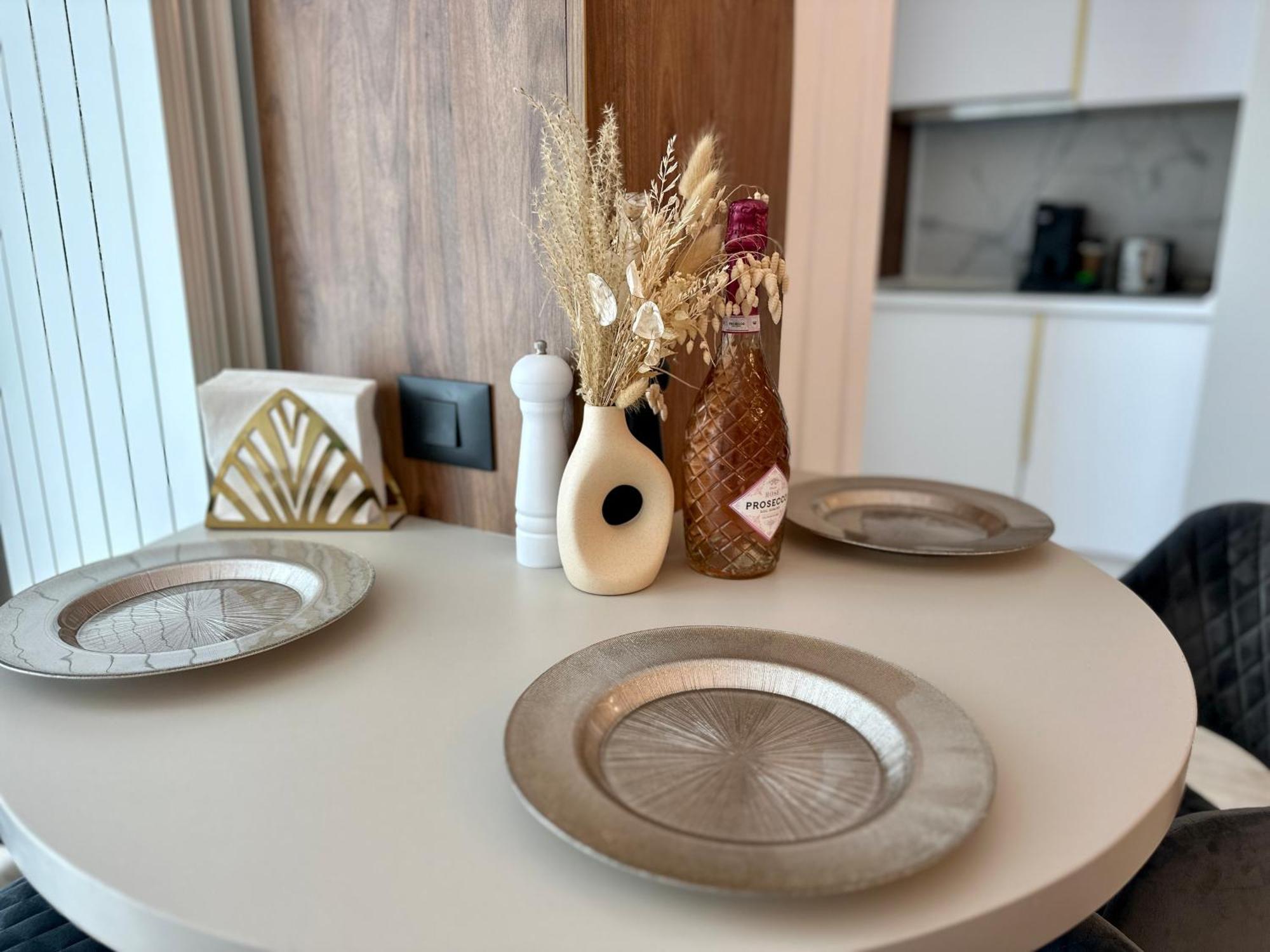 Sunrise Splendor Apartment Navodari Luaran gambar